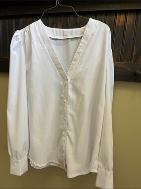 Source Unknown White V-Neck Button Down Blouse